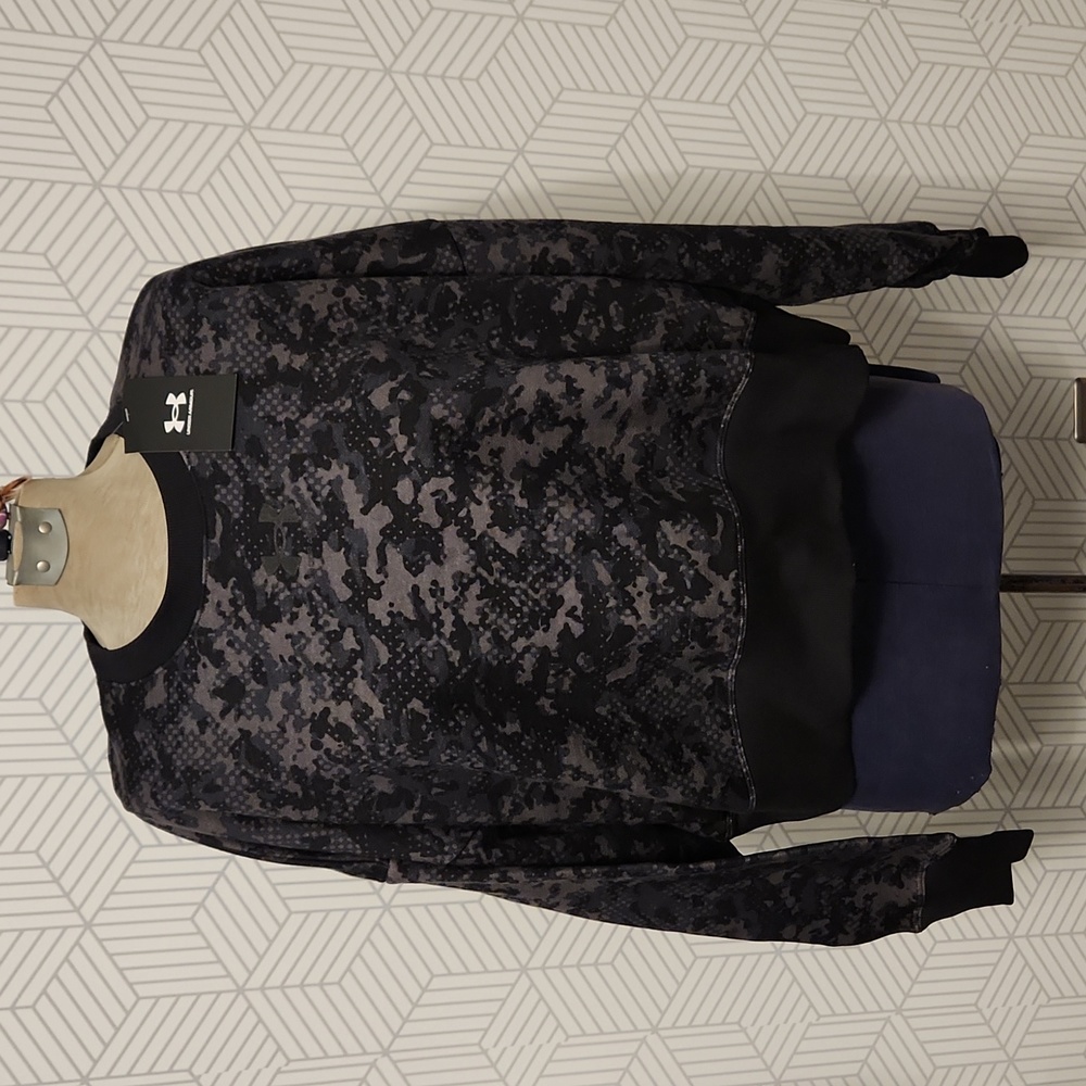 NEW Under Armour Black and Gray Camo Cropped Oversized Sweatshirt Women's Size M